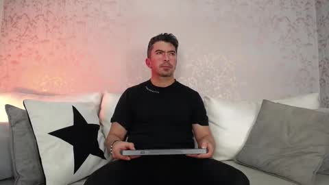 Snapshot of juank_fit45 chatting on 11.08.25 Juan k online show from 11.08.25