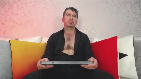 Snapshot of juank_fit45 chatting on 11.20.25 Juan k online show from 11.20.25