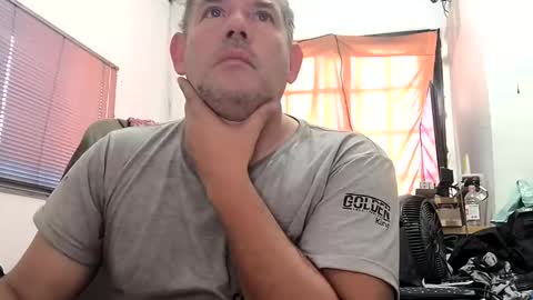 Snapshot of juanma_yahoo chatting on 11.09.25 Juan Manuel online show from 11.09.25