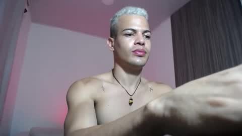 Snapshot of juicy_boy22 chatting on 12.23.25 Miguel online show from 12.23.25