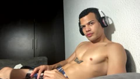 Snapshot of juicy_boy22 chatting on 02.13.26 Miguel online show from 02.13.26