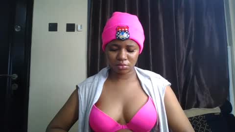 Snapshot of juicy_pussy1122 chatting on 01.22.25 Emily online show from 01.22.25