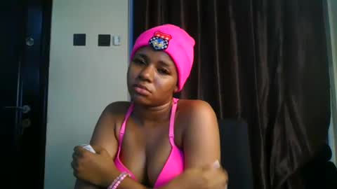 Snapshot of juicy_pussy1122 chatting on 01.22.25 Emily online show from 01.22.25