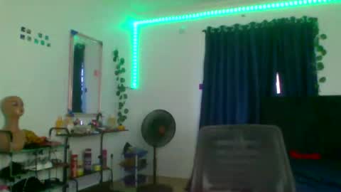 Snapshot of juicy_pussy1122 chatting on 09.28.25 Emily online show from 09.28.25