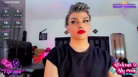 Snapshot of jujubee_lander chatting on 01.10.25 Jujubee online show from 01.10.25