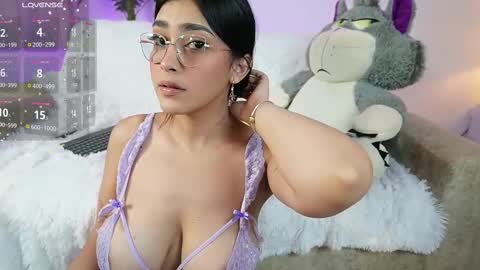 Snapshot of julesbennet chatting on 03.11.25 Jules Bennett online show from 03.11.25