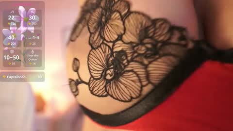 Snapshot of julesbennet chatting on 09.26.25 Jules Bennett online show from 09.26.25