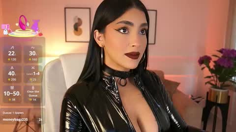 Snapshot of julesbennet chatting on 10.31.25 Jules Bennett online show from 10.31.25