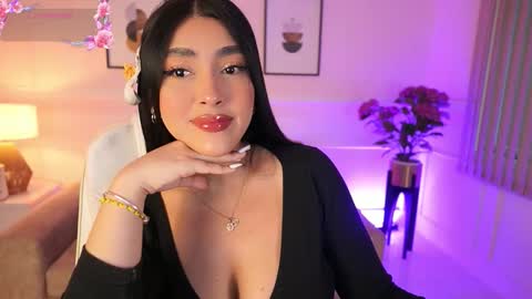 Snapshot of julesbennet chatting on 12.04.25 Jules Bennett online show from 12.04.25