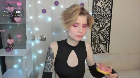 Snapshot of julescrown chatting on 01.07.25 Jules online show from 01.07.25