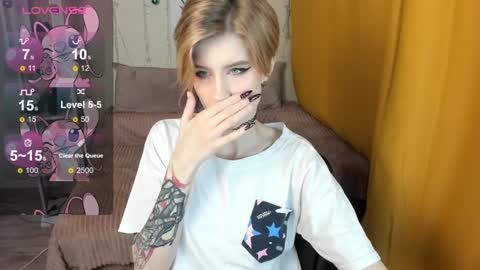 Snapshot of julescrown chatting on 01.10.25 Jules online show from 01.10.25