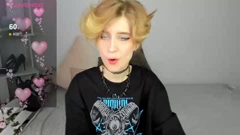 Snapshot of julescrown chatting on 03.04.25 Jules online show from 03.04.25