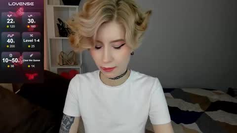 Snapshot of julescrown chatting on 09.18.25 Jules online show from 09.18.25