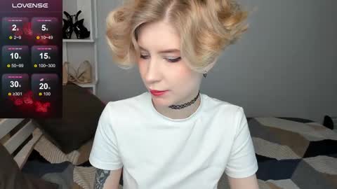 Snapshot of julescrown chatting on 09.27.25 Jules online show from 09.27.25