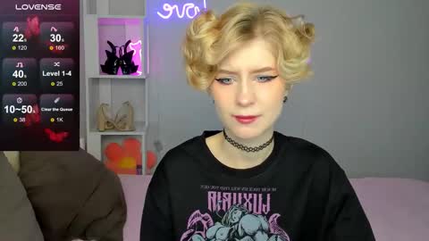 Snapshot of julescrown chatting on 10.03.25 Jules online show from 10.03.25