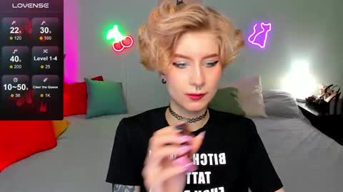 Snapshot of julescrown chatting on 10.13.25 Jules online show from 10.13.25