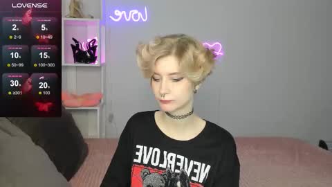 Snapshot of julescrown chatting on 10.19.25 Jules online show from 10.19.25