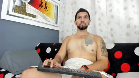 Snapshot of juleslake2 chatting on 10.26.25 juleslake2 online show from 10.26.25