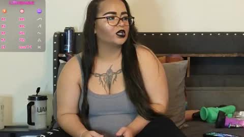 Snapshot of julesssnextdoor chatting on 11.04.25 Julesss online show from 11.04.25