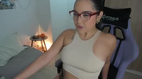 Snapshot of juli_santos_22 chatting on 11.02.25 juli_santos_22 online show from 11.02.25