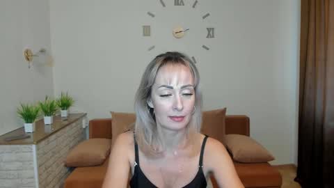 julia__cherry_ online show from 12.08.24