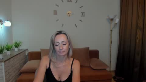 julia__cherry_ online show from 01.31.25
