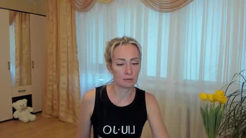 julia__cherry_ online show from 03.08.25