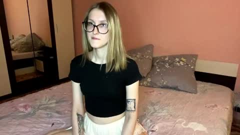 julia_charm online show from 05.18.26