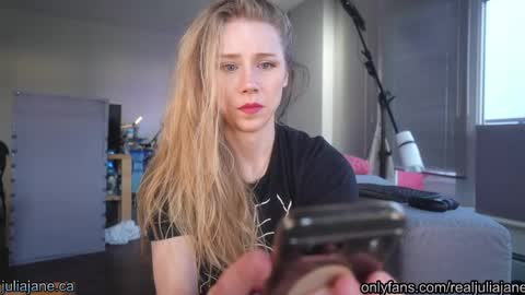 Julia Jane online show from 04.08.26
