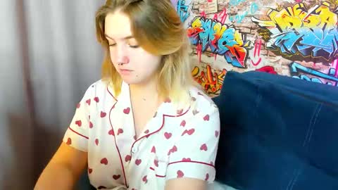 Julia Jips online show from 10.15.25