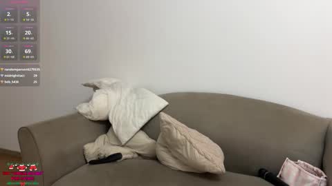 Snapshot of julia_mendes chatting on 12.16.25 Julia Mendes online show from 12.16.25