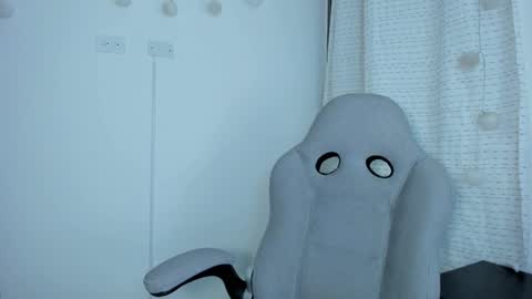 julia_strauns online show from 02.11.25