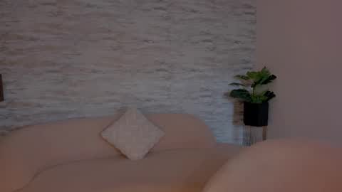 Julia Belle online show from 10.08.25