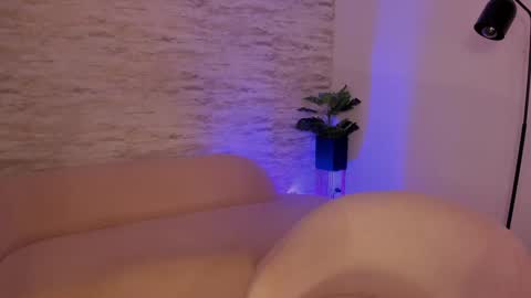 Julia Belle online show from 10.18.25