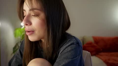 Molly online show from 04.11.26