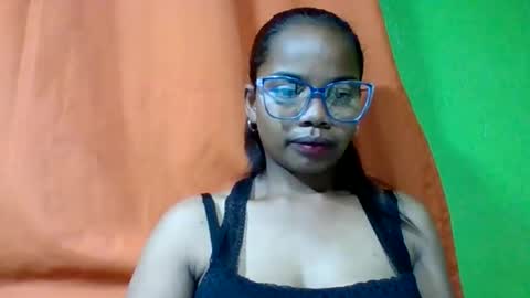 Snapshot of juliah02 chatting on 05.27.26 juliah02 online show from 05.27.26