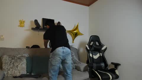 julian_wallace online show from 12.03.25