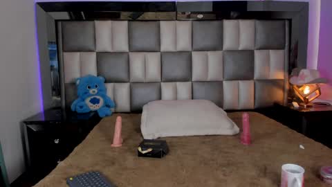 juliana_js_ online show from 01.31.25