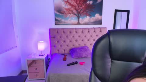 Snapshot of julianaa_castro chatting on 11.15.25 JULIANA CASTRO online show from 11.15.25