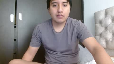Snapshot of julianalvarez95 chatting on 04.25.26 Julian online show from 04.25.26