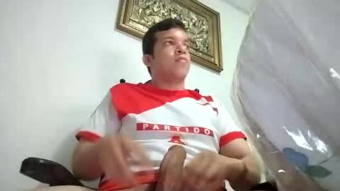 Snapshot of julianbest13254 chatting on 11.01.25 Full activo online show from 11.01.25