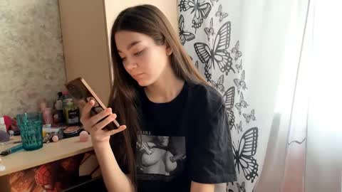 Snapshot of julianeaukamp chatting on 02.25.26 Viola online show from 02.25.26