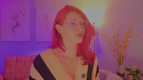 Snapshot of julianna_saenz chatting on 12.01.25 Juliana online show from 12.01.25