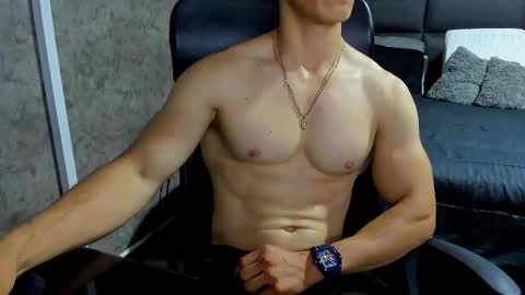 Julian online show from 10.03.25