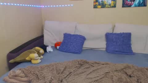 Snapshot of juliasane_ chatting on 01.06.25 Jul online show from 01.06.25