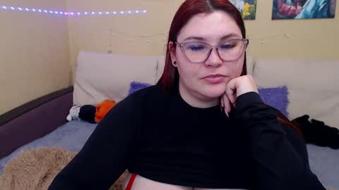 Snapshot of juliasane_ chatting on 02.17.25 Jul online show from 02.17.25