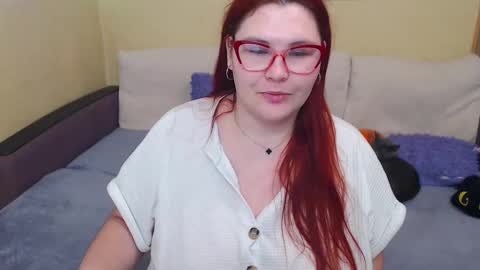 Snapshot of juliasane_ chatting on 10.05.25 Jul online show from 10.05.25