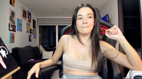 Jeimy Help me to reach 100 thumbs up online show from 01.18.25