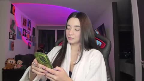 Snapshot of julidavila chatting on 02.22.26 Jeimy Help me to reach 100 thumbs up online show from 02.22.26