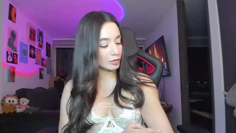 Snapshot of julidavila chatting on 02.27.26 Jeimy Help me to reach 100 thumbs up online show from 02.27.26